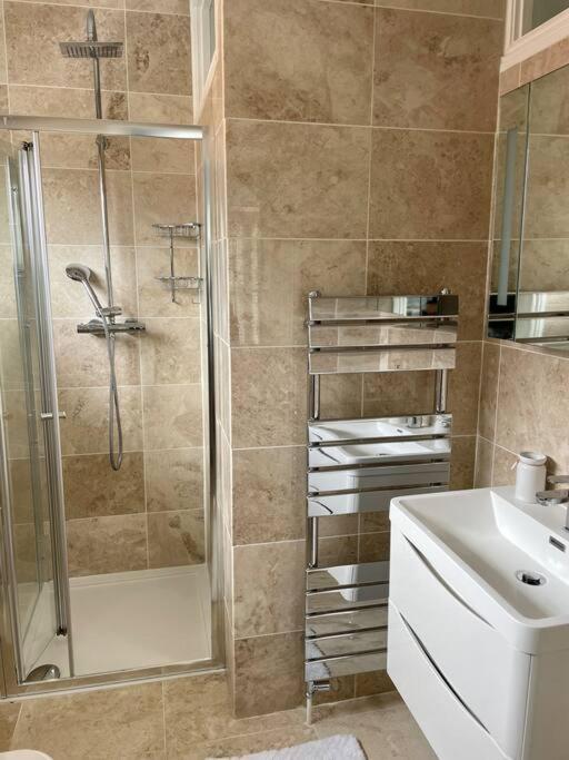 Modern 2 Bed Flat W Parking, Dog Friendly, Central Bournemouth Bagian luar foto