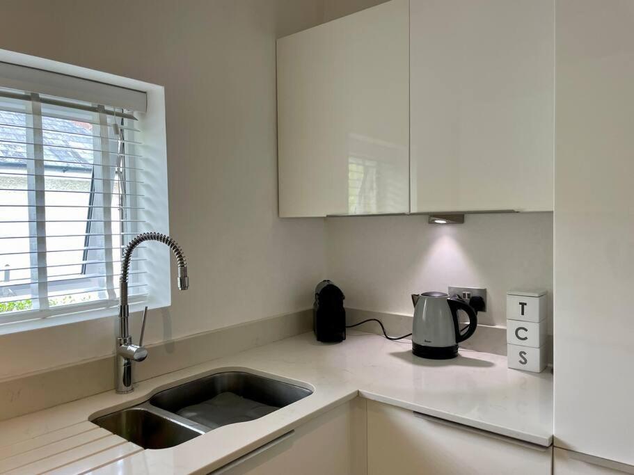 Modern 2 Bed Flat W Parking, Dog Friendly, Central Bournemouth Bagian luar foto