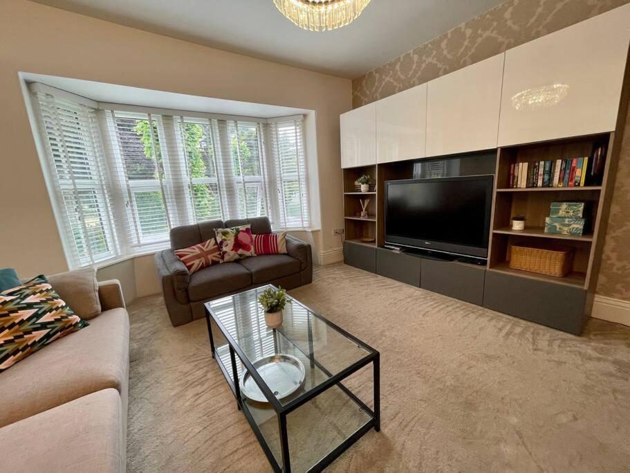 Modern 2 Bed Flat W Parking, Dog Friendly, Central Bournemouth Bagian luar foto