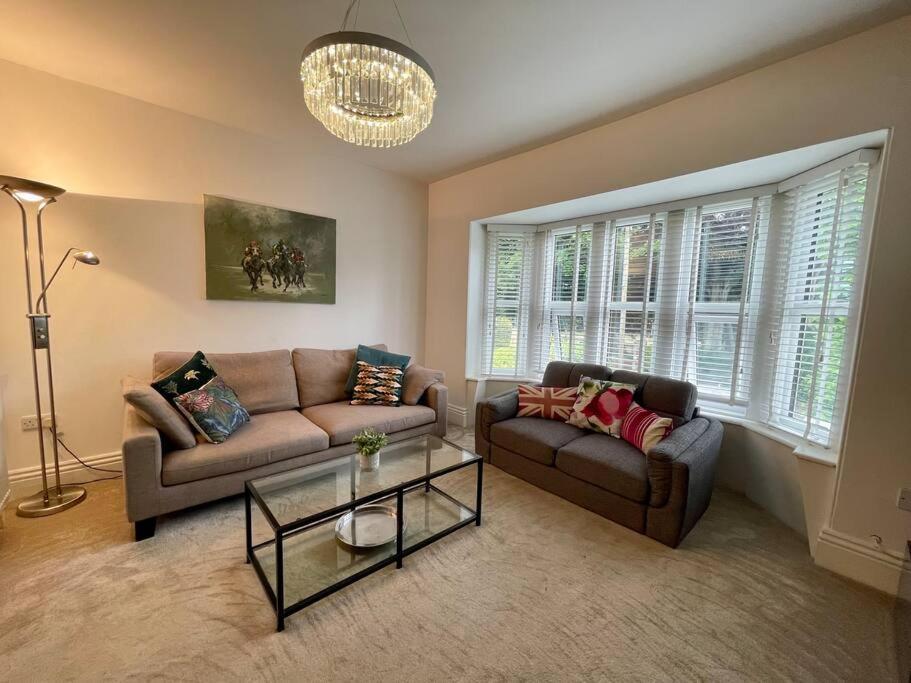 Modern 2 Bed Flat W Parking, Dog Friendly, Central Bournemouth Bagian luar foto