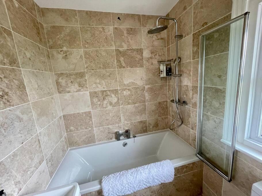 Modern 2 Bed Flat W Parking, Dog Friendly, Central Bournemouth Bagian luar foto